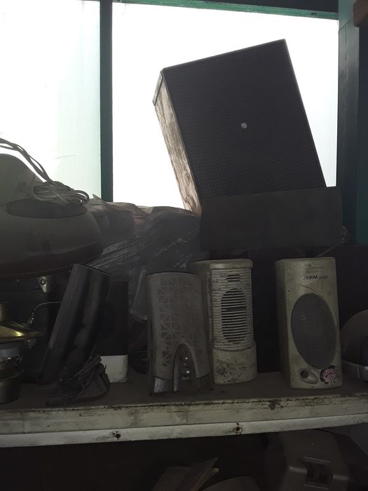 Динамики маленькие.