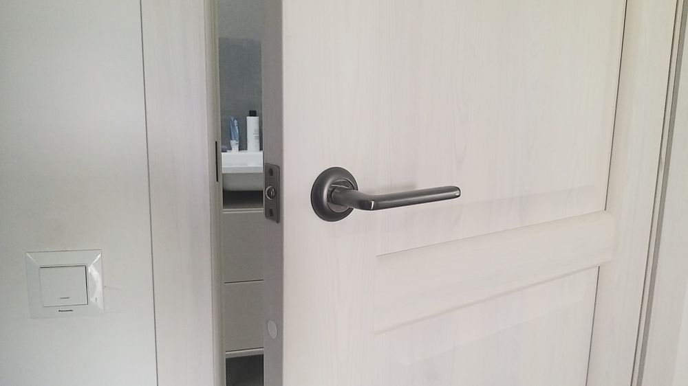 Продам  дверь межкомнатную в отлич.сост