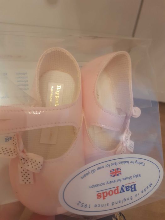 Прекрасна рокля за момиченце с обувки