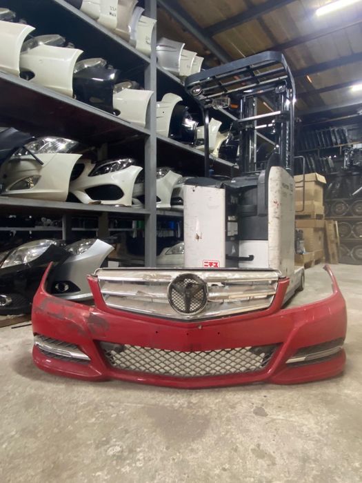 Передний бампер на Мерседес W204