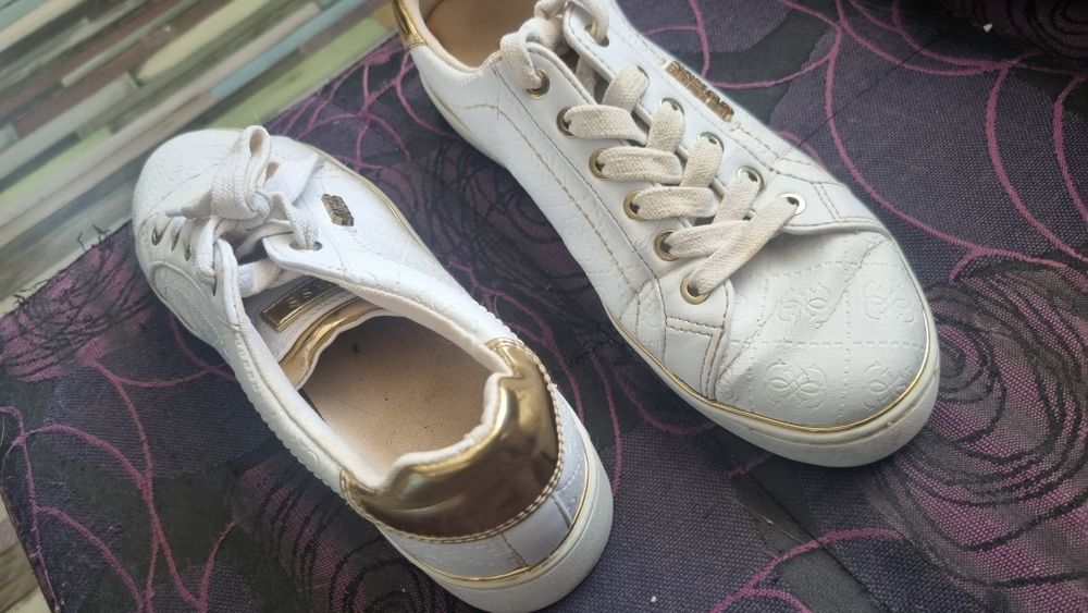 Оригинални маратонки GUESS 37