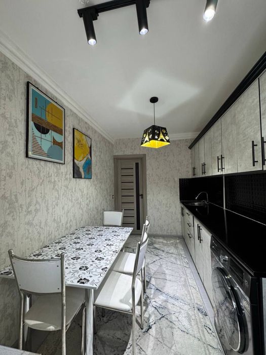 Продается 2 ком. Квартира на 2 этаже площадью 60 кв.м. По ул. Беруни