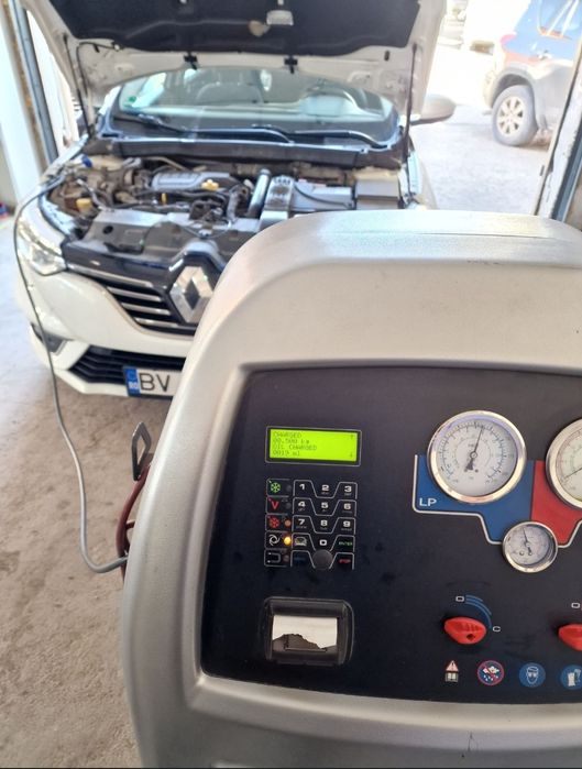 Incarcare freon R134a auto