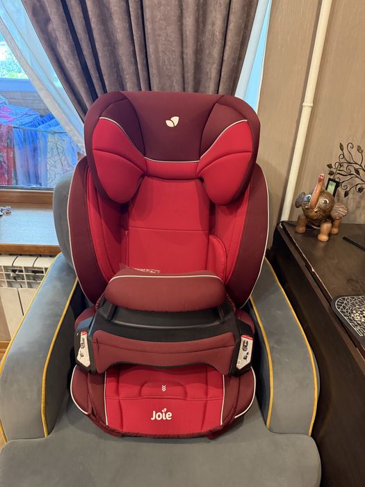 Продам детское авто кресло joie