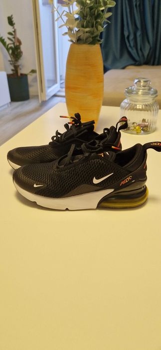 Adidasi Nike 270