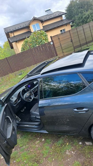 Cupra leon/trapa panoramic /2025New model/muzic Sennheiser