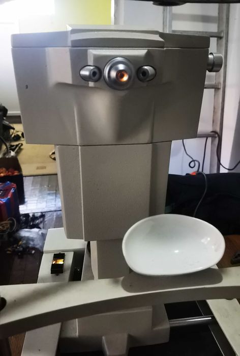 безконтактен тонометър