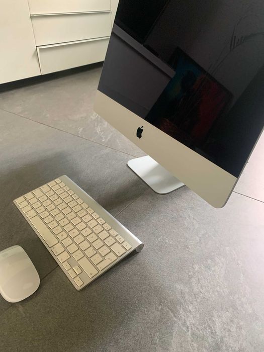 Apple iMac 21.5" Mid 2014, SSD 500GB, 8GB RAM, с клавиатура и мишка