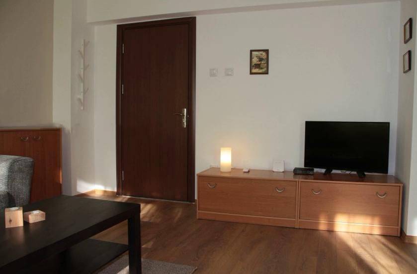 Дава се под наем Двустаен апартамент в Пловдив, Център - 60 кв.м за 350 € - Снимка #1