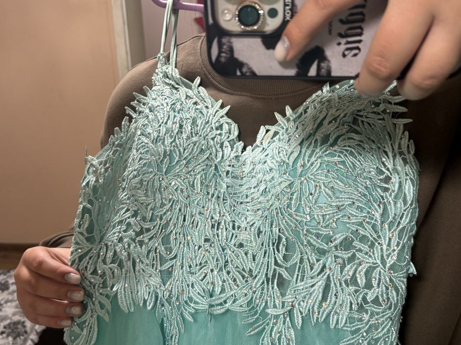 Небесно синя рокля