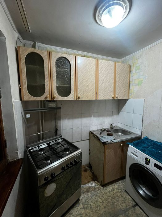 Отдам кухонный гарнитур даром.