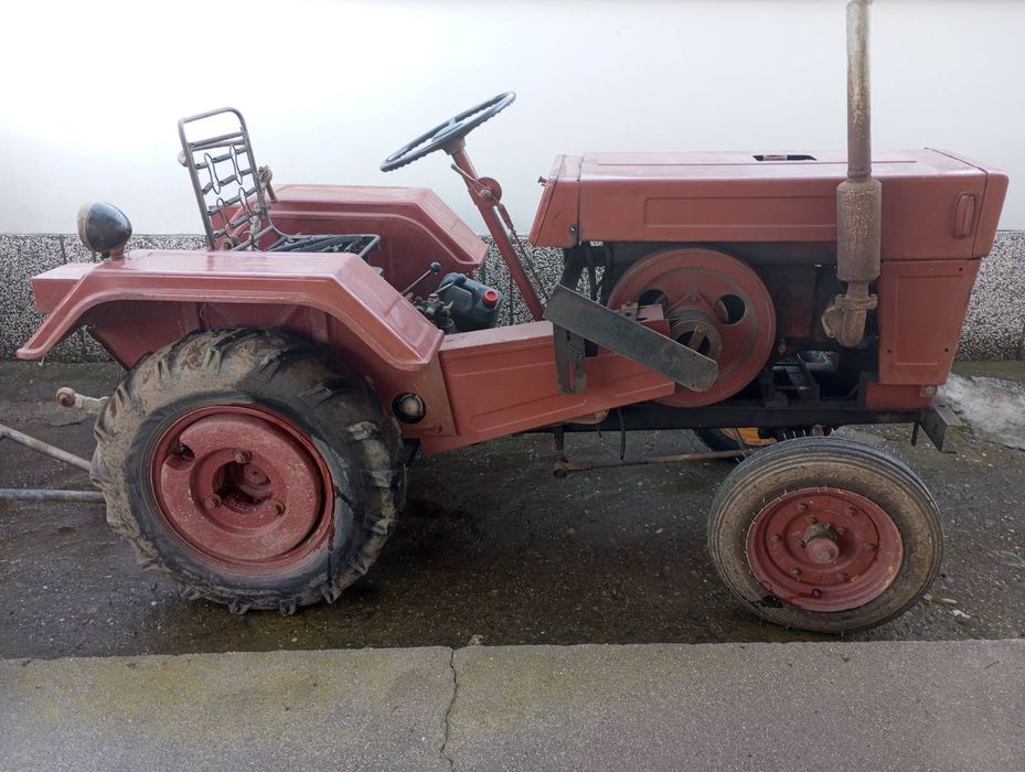 Трактор Heibei с плуг