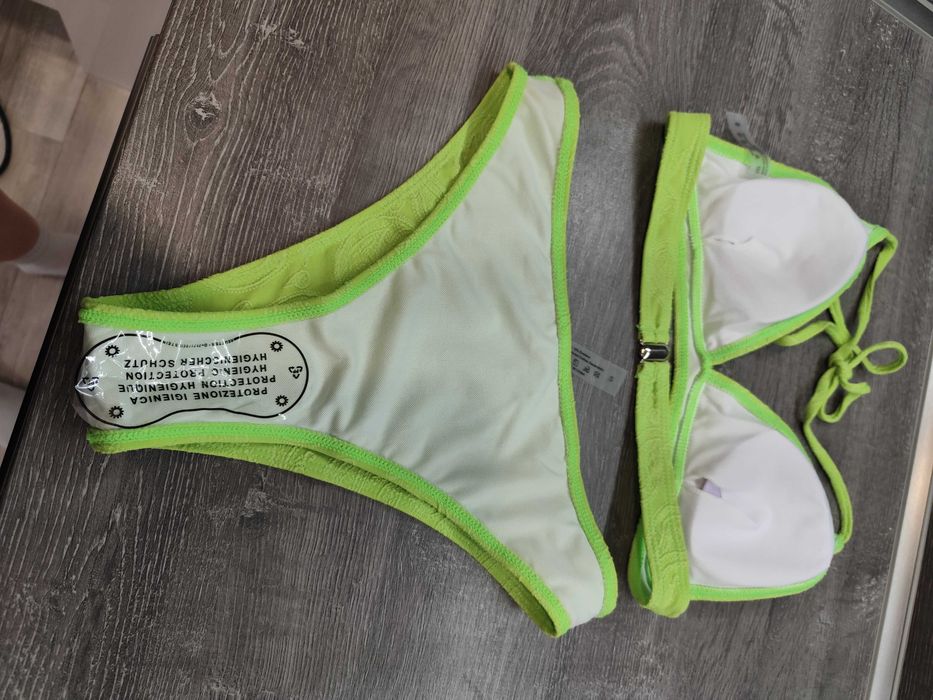 Дамски бански костюм от две части