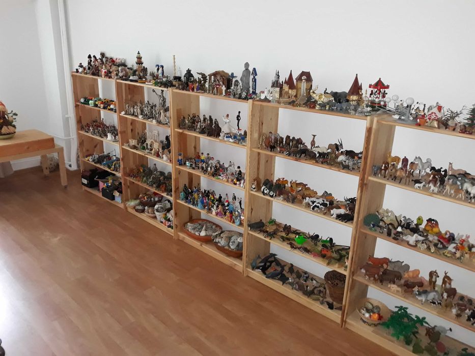 Vand colectie de miniaturi