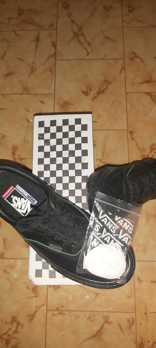 Продавам мъжки кецове Vans Skate Era с POP Cushion подметка. Номер 41, цвят черни. Състояние 9.5 от 10 вървят