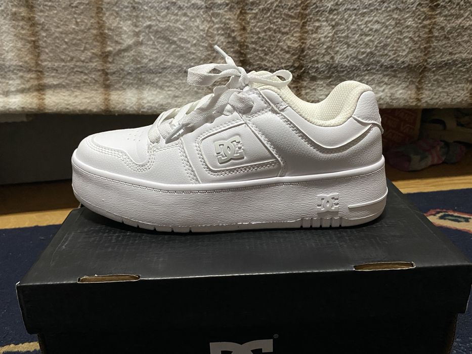 Adidasi Dc Shoes albi cu talpa inalta, nou nouti