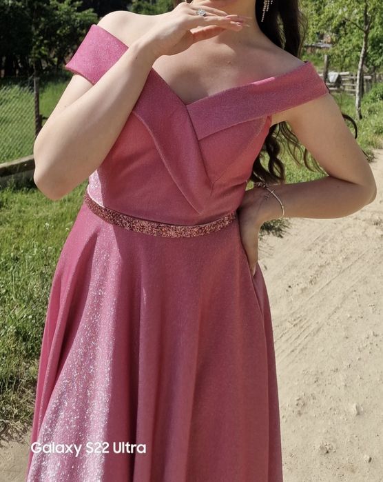 Елегантна розова рокля