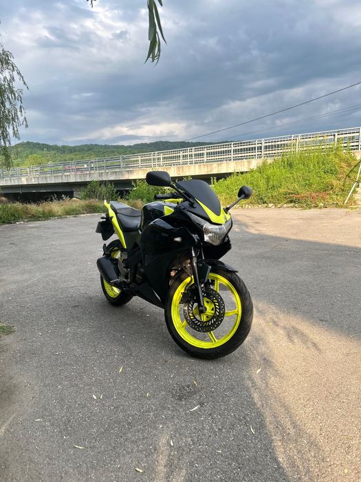 Motocicleta Honda CBR 125 2012