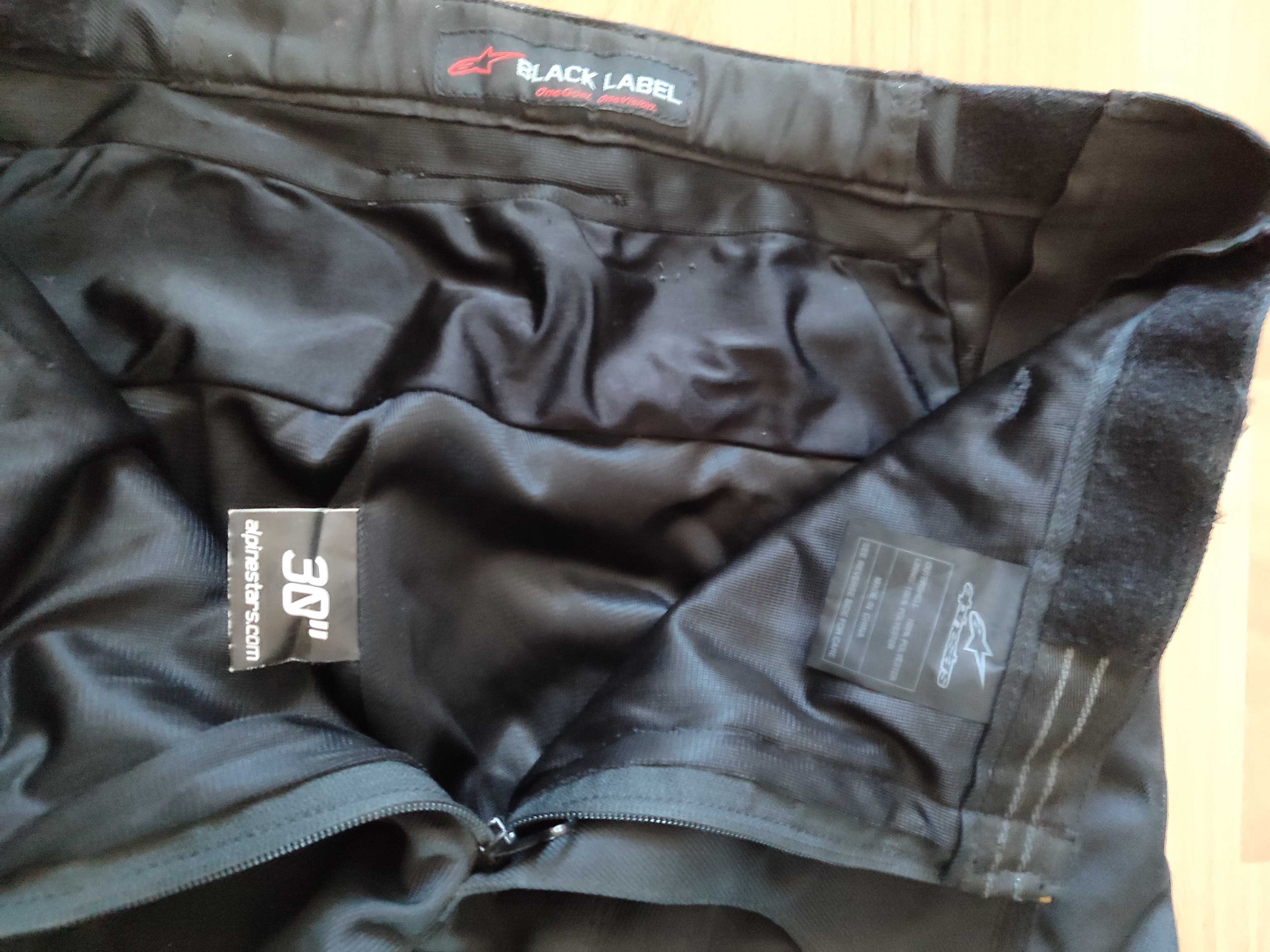 Alpinestars black outlet label