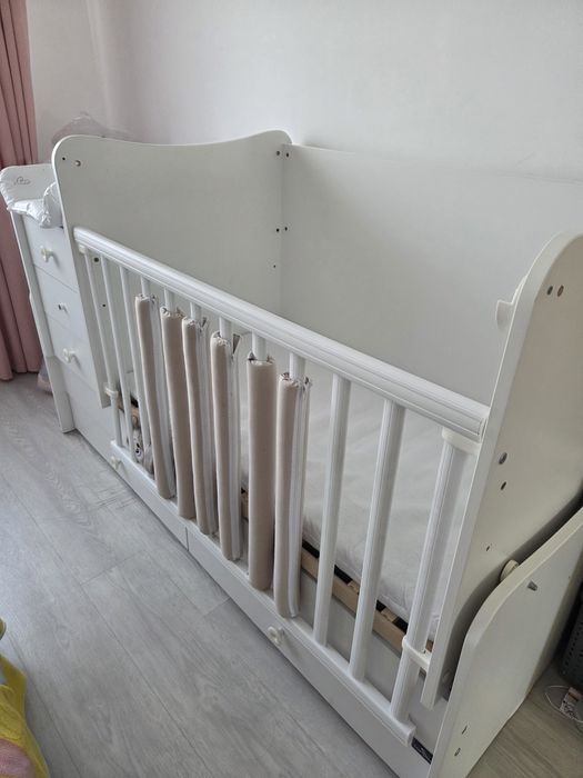 Vand patut de bebelusi folosit, in stare ok. Il dau cu saltea  si cu saltea de schimbat