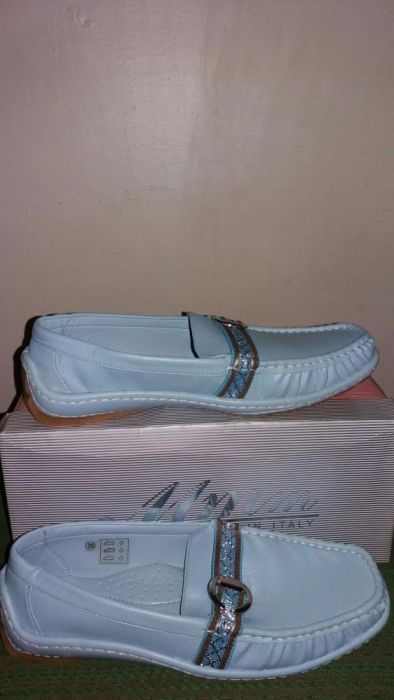 Дамски обувки нови.