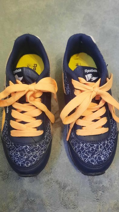 Tenesi Adidasi baieti Reebok marimea 30, 18,5 cm, stare foarte buna