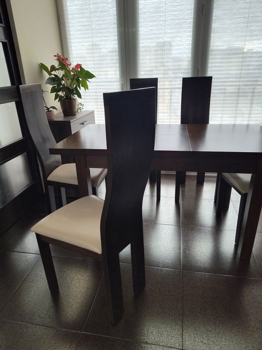 Столове - 6бр. + Трапезна маса от масив