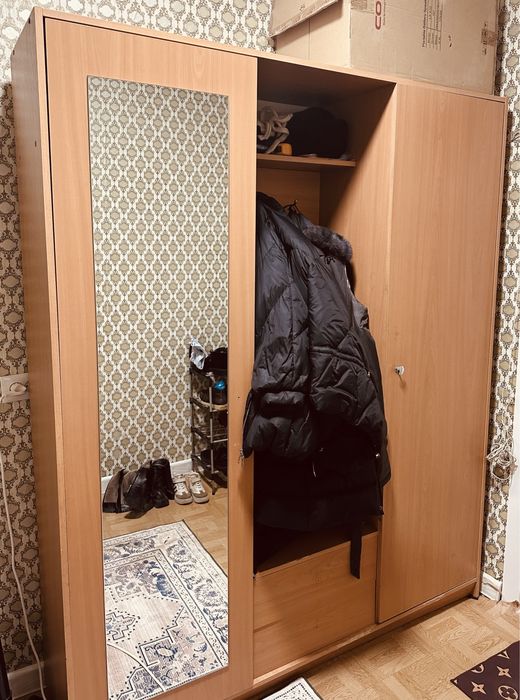 2 двух дверный прихожий с зерколом