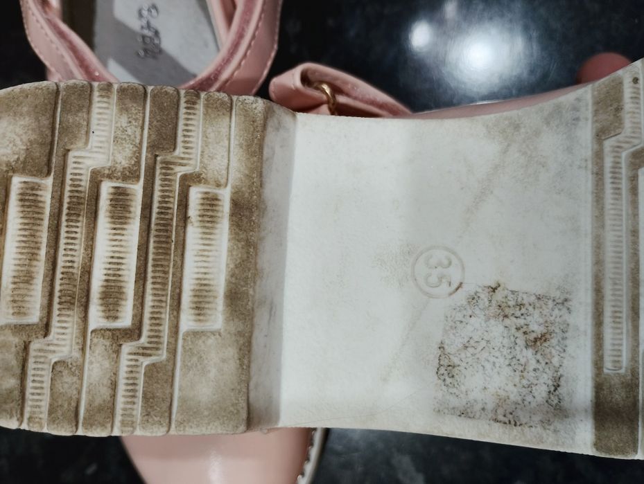 Sandale roz mărimea 35