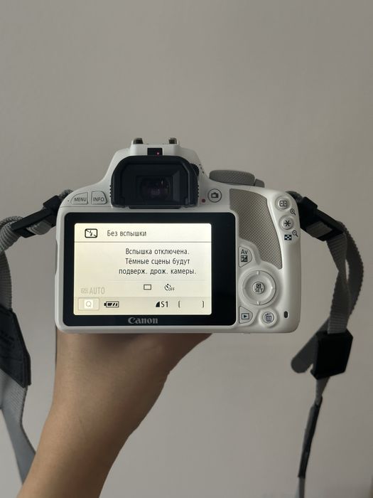 Фотоаппарат Canon EOS 100D