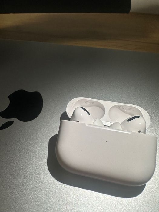 Слушалки Apple AirPods Pro 1st Generation