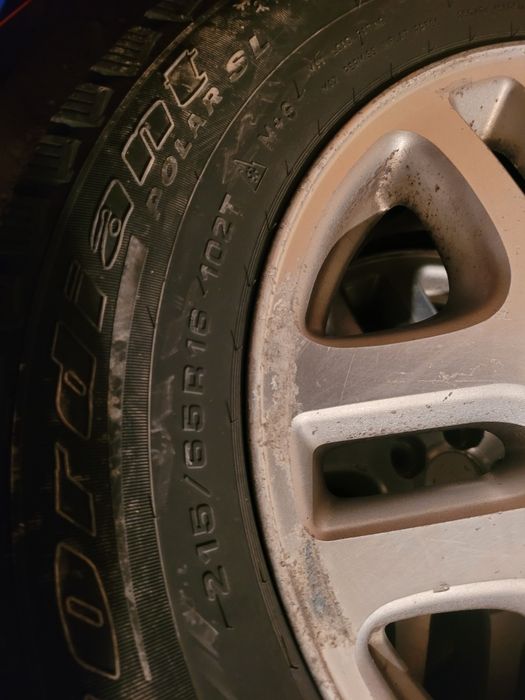 Продам резину с дисками 215/65 R16