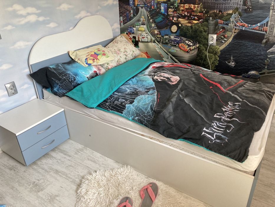 детски креват с нощно шкафче