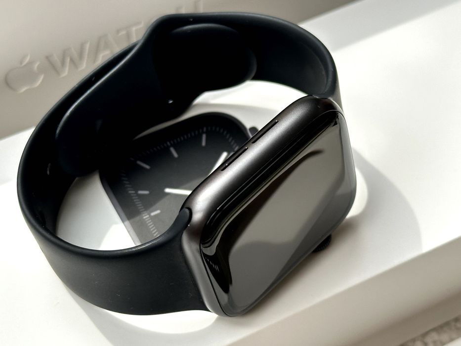 Apple Watch Series 5 | 44 mm | Space Gray | Sports Band Space Black | ПЕРФЕКТЕН | ПЪЛЕН КОМПЛЕКТ