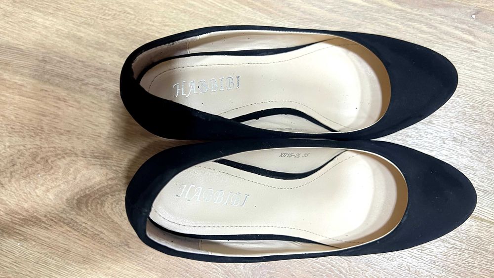 Токчета в черен велур - 35 номер