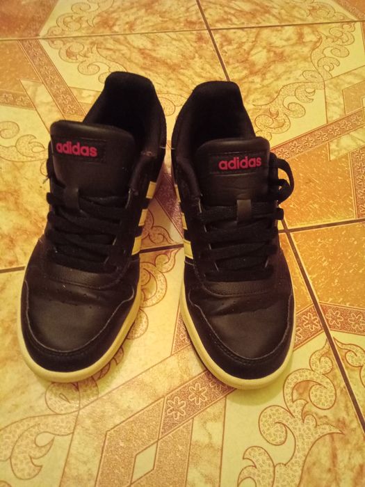 Adidasi mărimea 37,5 marca Adidas