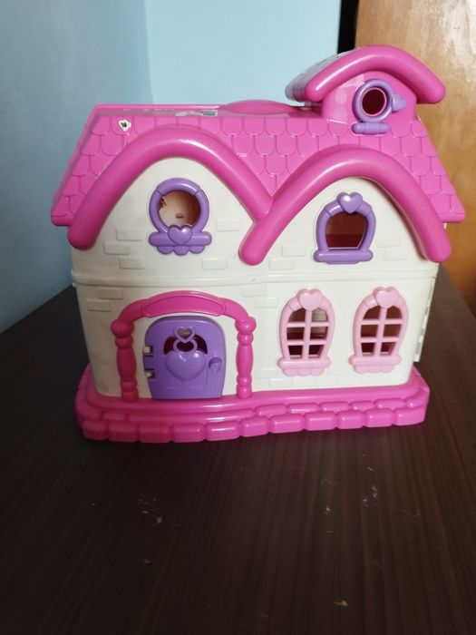 Игрушка домик пластиковый