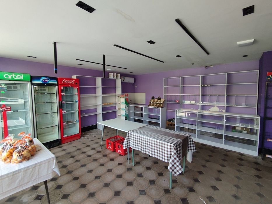 Vitrina polka sotiladi