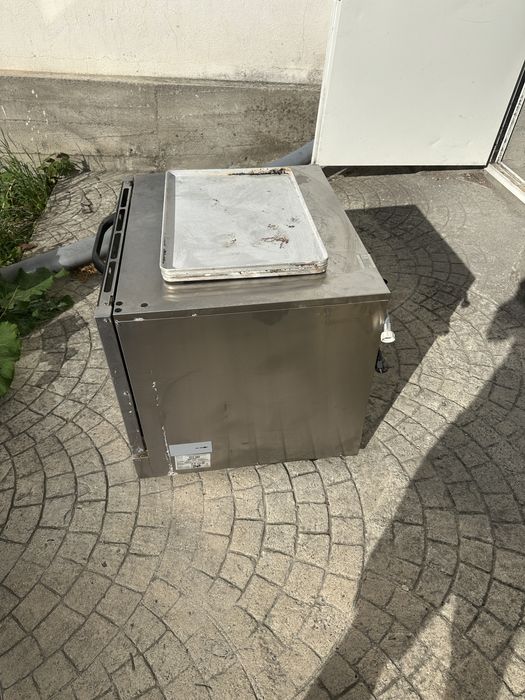Cuptor profesional METRO 3,65 kW – aproape nou, în garanție