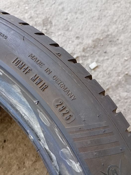Почти нови 2бр.225/45/18 Dinlop Winter dot2925