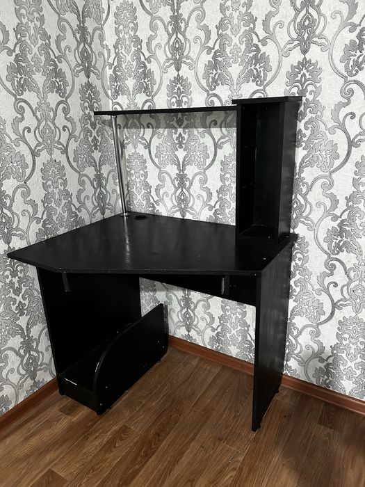 Продам компютерный стол
