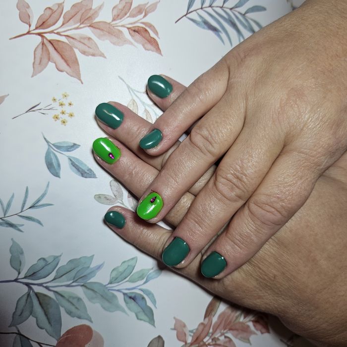 Unghii cu ojă semipermanentă