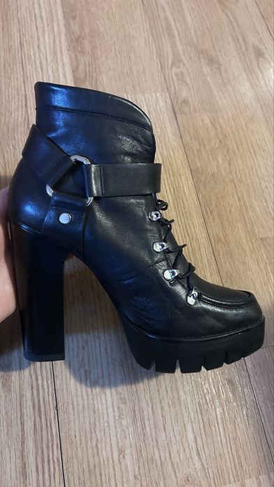 Ghete piele, stare foarte buna, marime 39