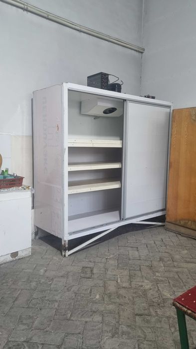 Холодильник шкаф сотилади.