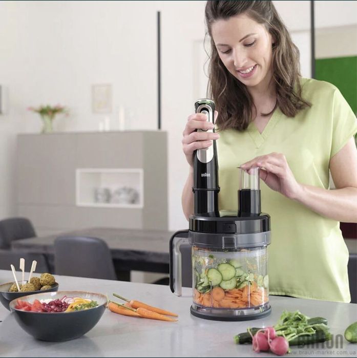 Срочно профессионалный кухонный комбайн ( цена договорная)