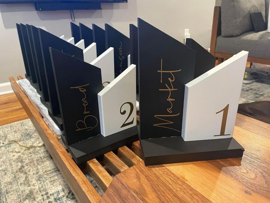 Вывеска, интерьерная реклама