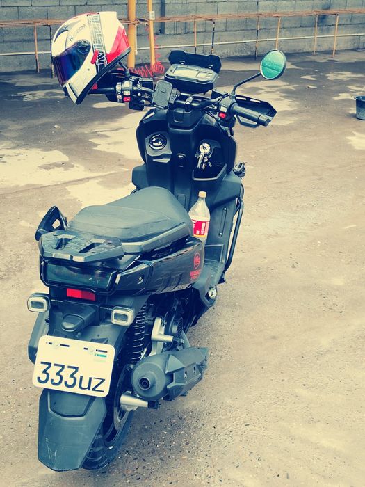 Tank skuter pro max madeli yaxshi xolatda turubdi