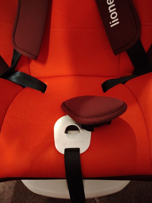 Scaun auto bebeluși/copii Lionelo Bastiaan rosu cu isofix
