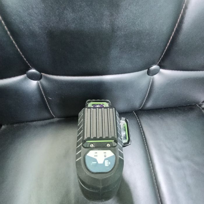 Лазерный уровен сотилади