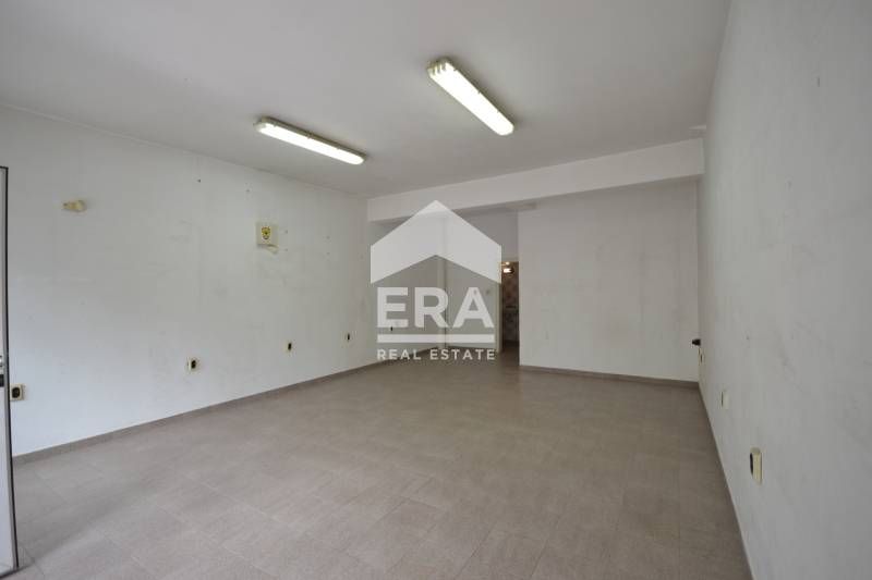 Дава се под наем Магазин в Хасково, Орфей - 30 кв.м за 204 € - Снимка #1